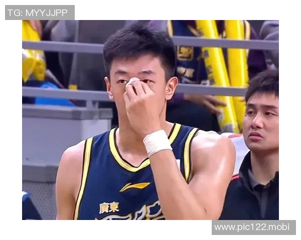 广东山西男篮冲突判例解析:迪亚洛抬肘撞翻李文昊判防守犯规 广东山西男篮冲突判例解析:迪亚洛抬肘撞翻李文昊判防守犯规